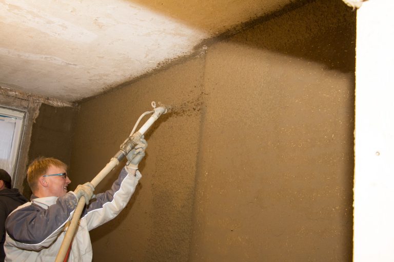 Lehmputzmaschine - Schnelles Verputzen dank modernster Technik | Stuck ...